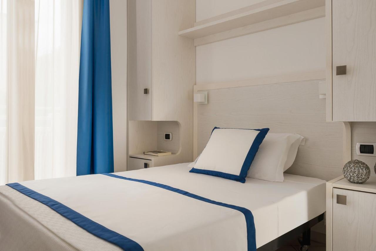 Hotel Embassy Riccione Exterior foto