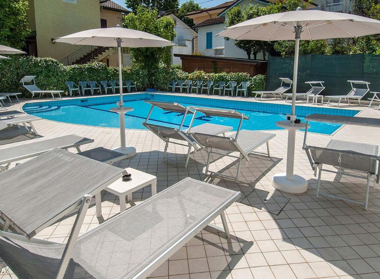 Hotel Embassy Riccione Exterior foto
