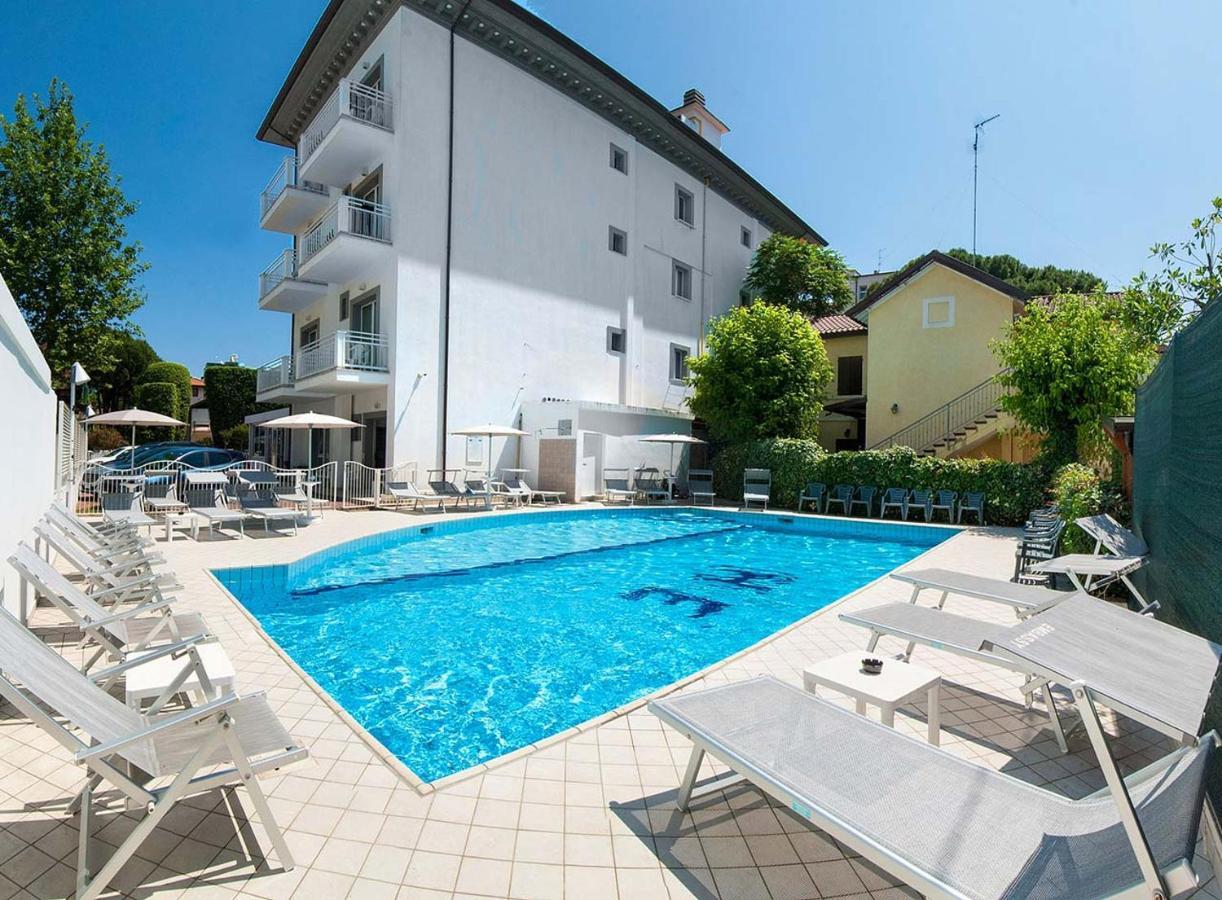 Hotel Embassy Riccione Exterior foto