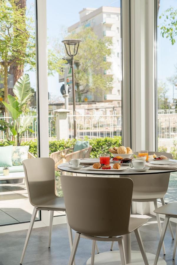 Hotel Embassy Riccione Exterior foto