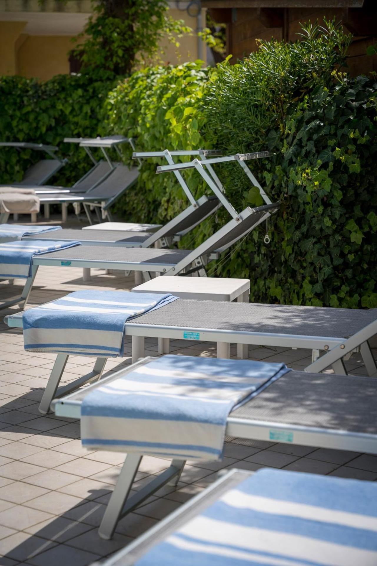 Hotel Embassy Riccione Exterior foto